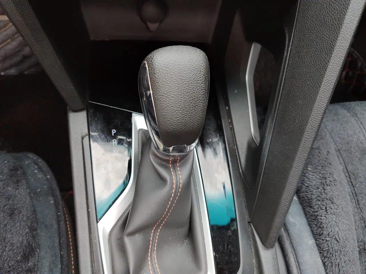 Chevrolet Orlando 2019 530T Automatic Mickey Custom Edition (5+2 Seats) – China VI Standard — миниатюра 11