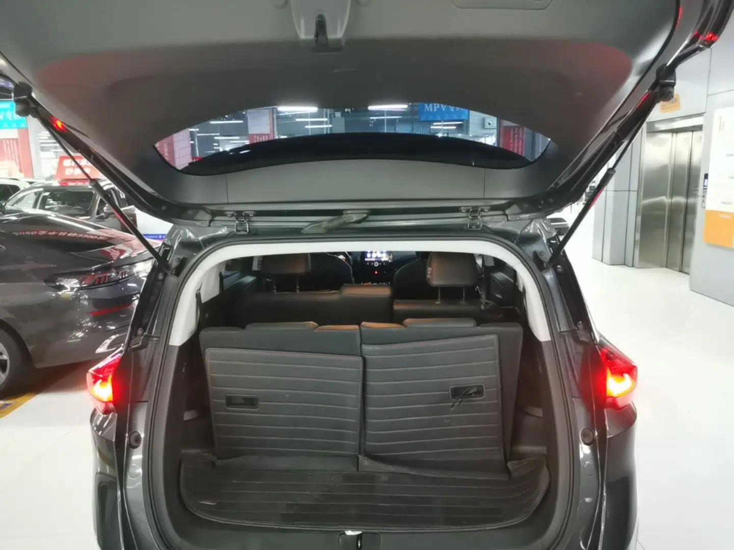 Chevrolet Orlando 2018 Redline 530T Automatic Zhaoxiang Edition (5+2 Seating) – China V Standard — миниатюра 27