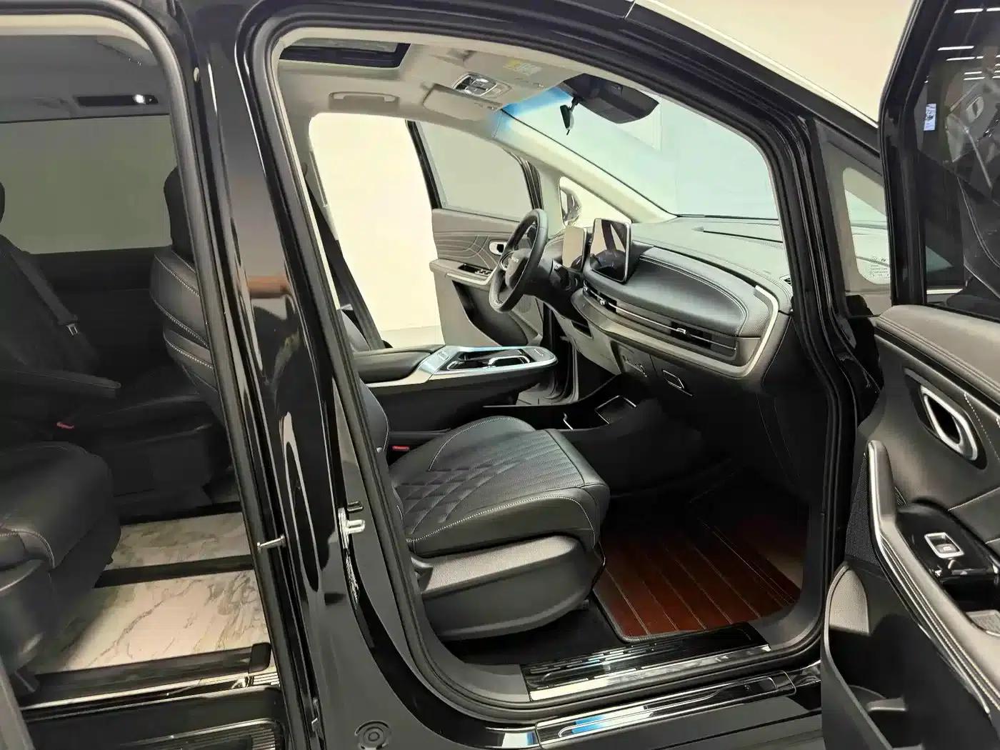 Maxus G90 2022 2.0T Nebula 7-seater Edition — миниатюра 2