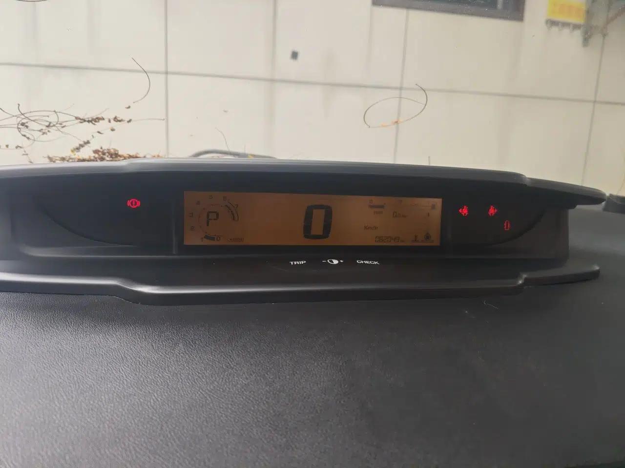Citroen C-Quatre 2012 Sedan 1.6L Automatic Enjoyment Model — миниатюра 11