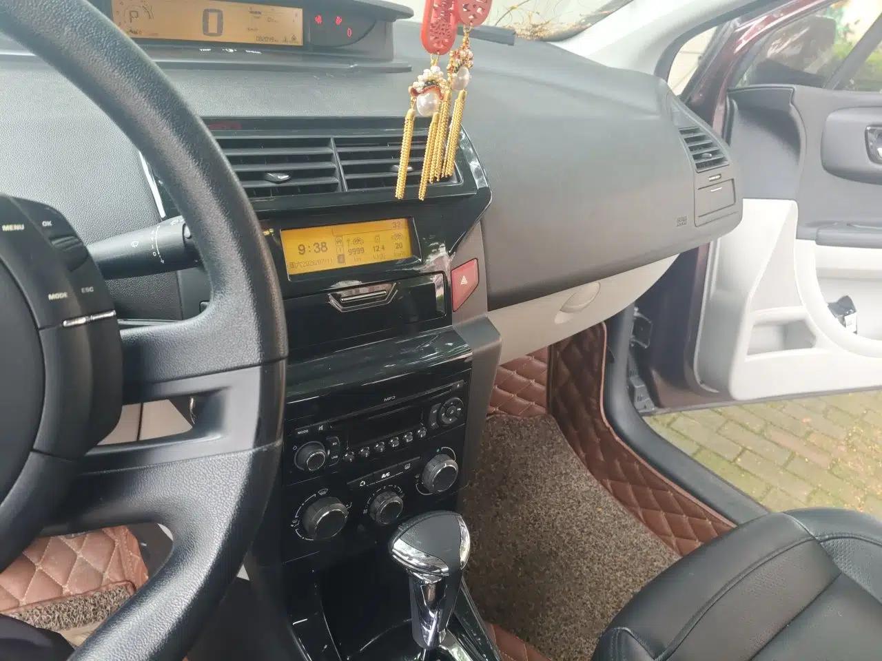 Citroen C-Quatre 2012 Sedan 1.6L Automatic Enjoyment Model — миниатюра 13