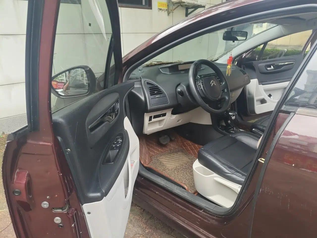 Citroen C-Quatre 2012 Sedan 1.6L Automatic Enjoyment Model — миниатюра 16