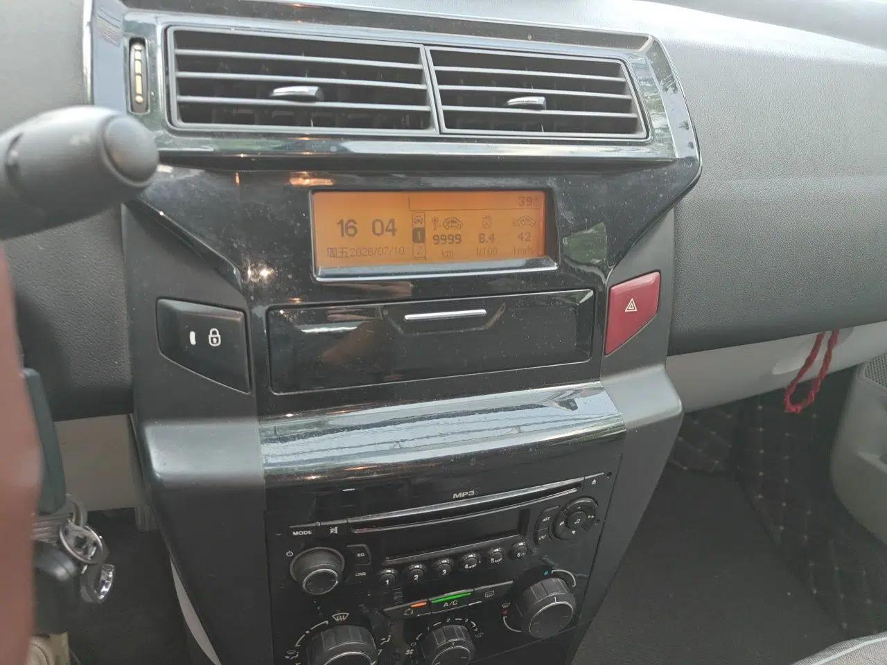 Citroen C-Quatre 2012 Sedan 1.6L Automatic Prestige Model — миниатюра 13