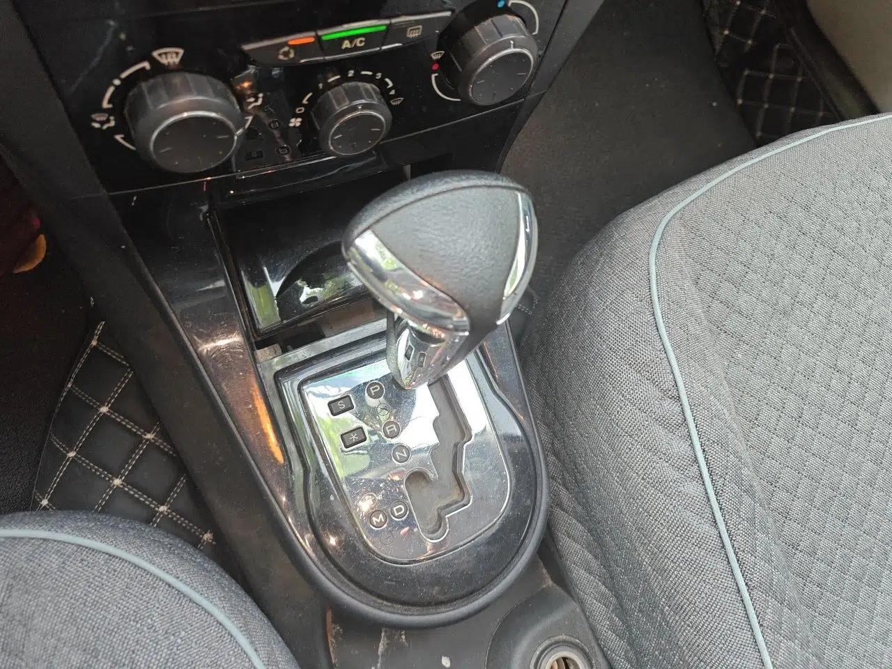 Citroen C-Quatre 2012 Sedan 1.6L Automatic Prestige Model — миниатюра 14