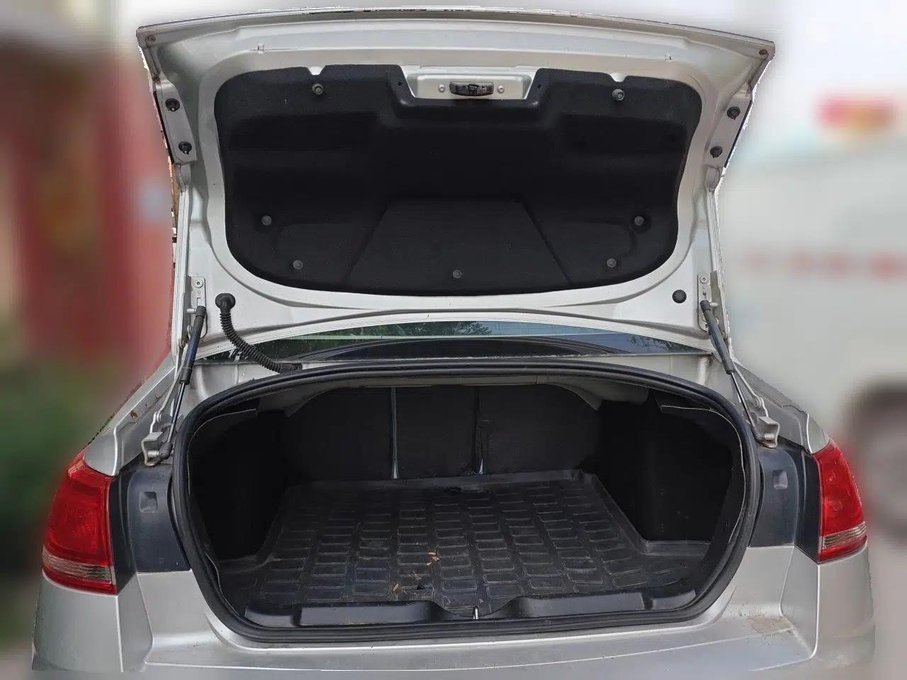 Citroen C-Quatre 2012 Sedan 1.6L Automatic Prestige Model — миниатюра 19