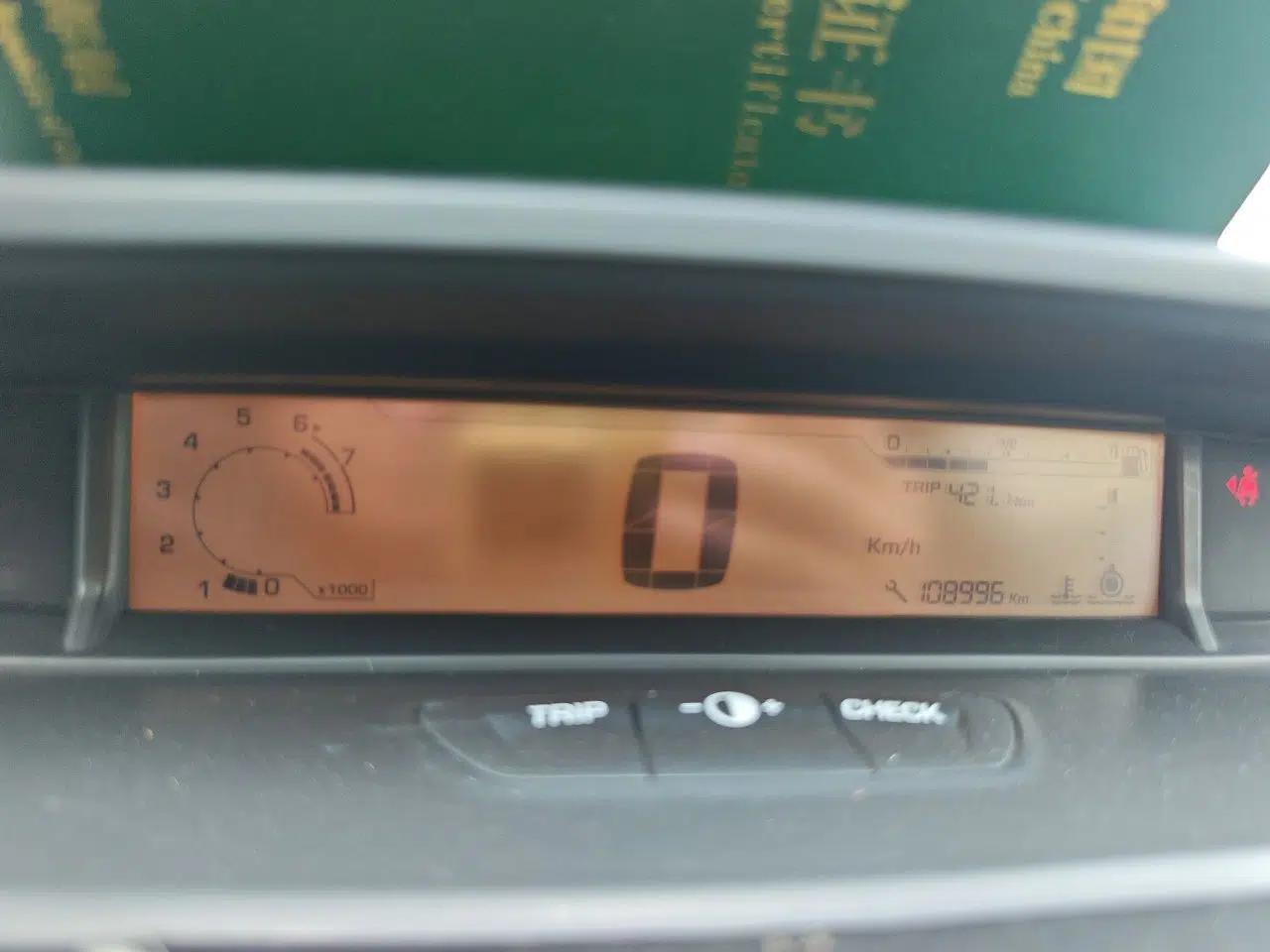 Citroen C-Quatre 2013 Sedan 1.6L Manual - Prestige Model — миниатюра 11