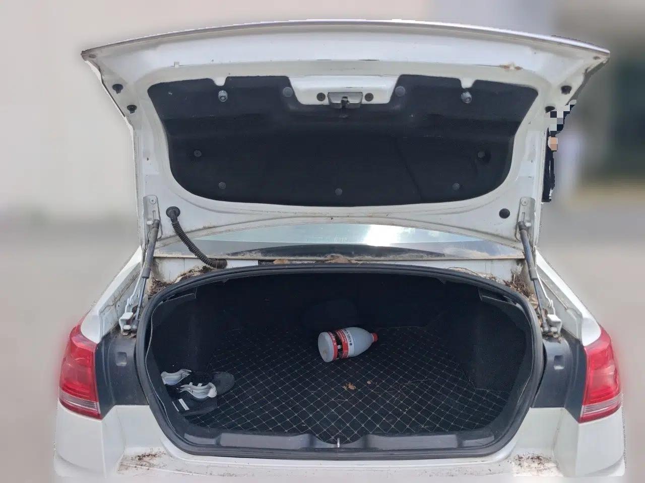 Citroen C-Quatre 2013 Sedan 1.6L Manual - Prestige Model — миниатюра 19