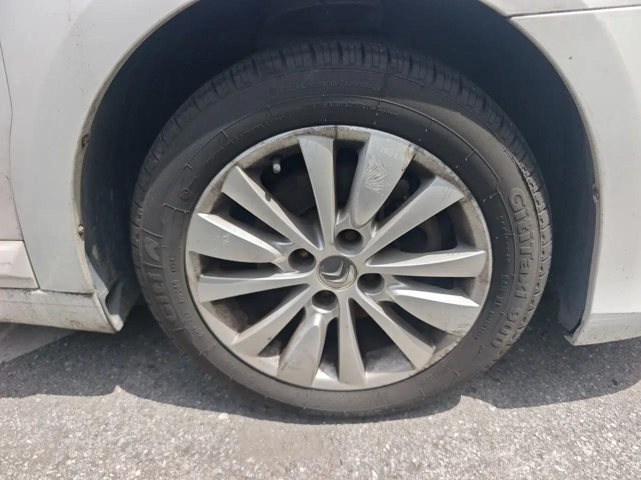 Citroen C-Quatre 2013 Sedan 1.6L Manual - Prestige Model — миниатюра 8