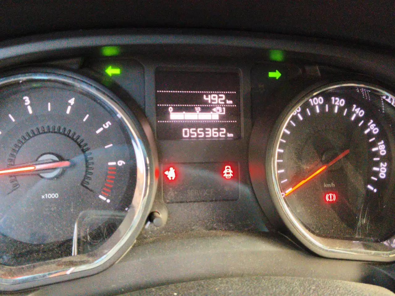 Citroen C3-XR 2015 1.6L Manual Pioneer Model — миниатюра 9