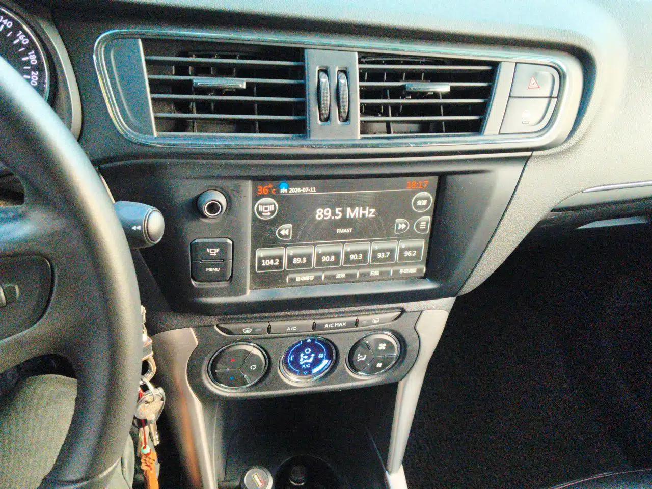 Citroen C3-XR 2015 1.6L Manual Pioneer Model — миниатюра 10