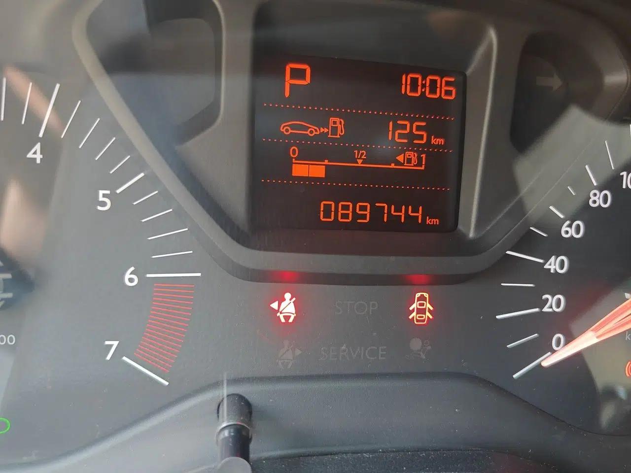 Citroen Elysee 2016 1.6L Automatic Fashion Model — миниатюра 9