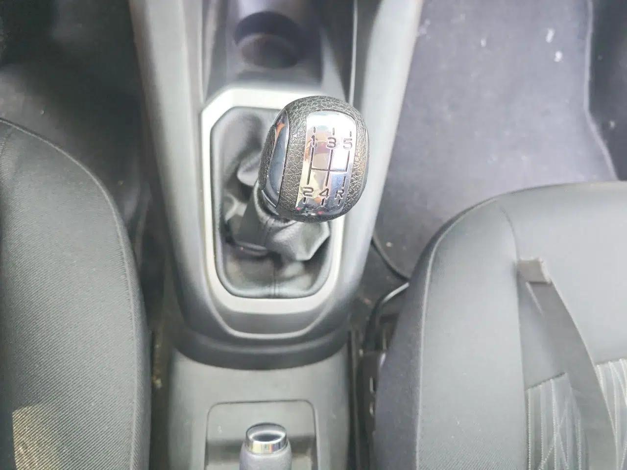 Citroen Elysee 2015 Zhishang Edition 1.6L Manual Fashion Model — миниатюра 14