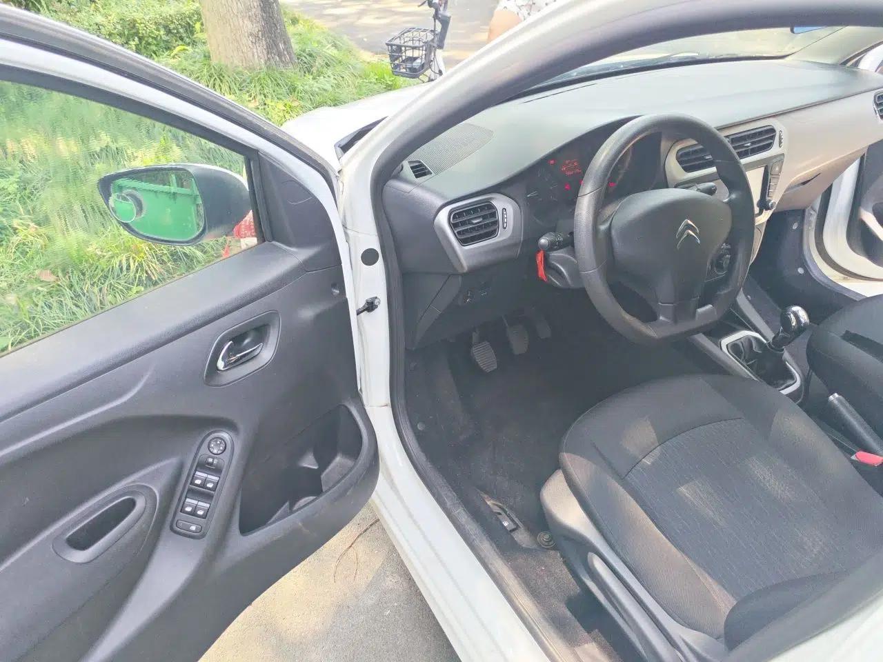Citroen Elysee 2015 Zhishang Edition 1.6L Manual Fashion Model — миниатюра 16
