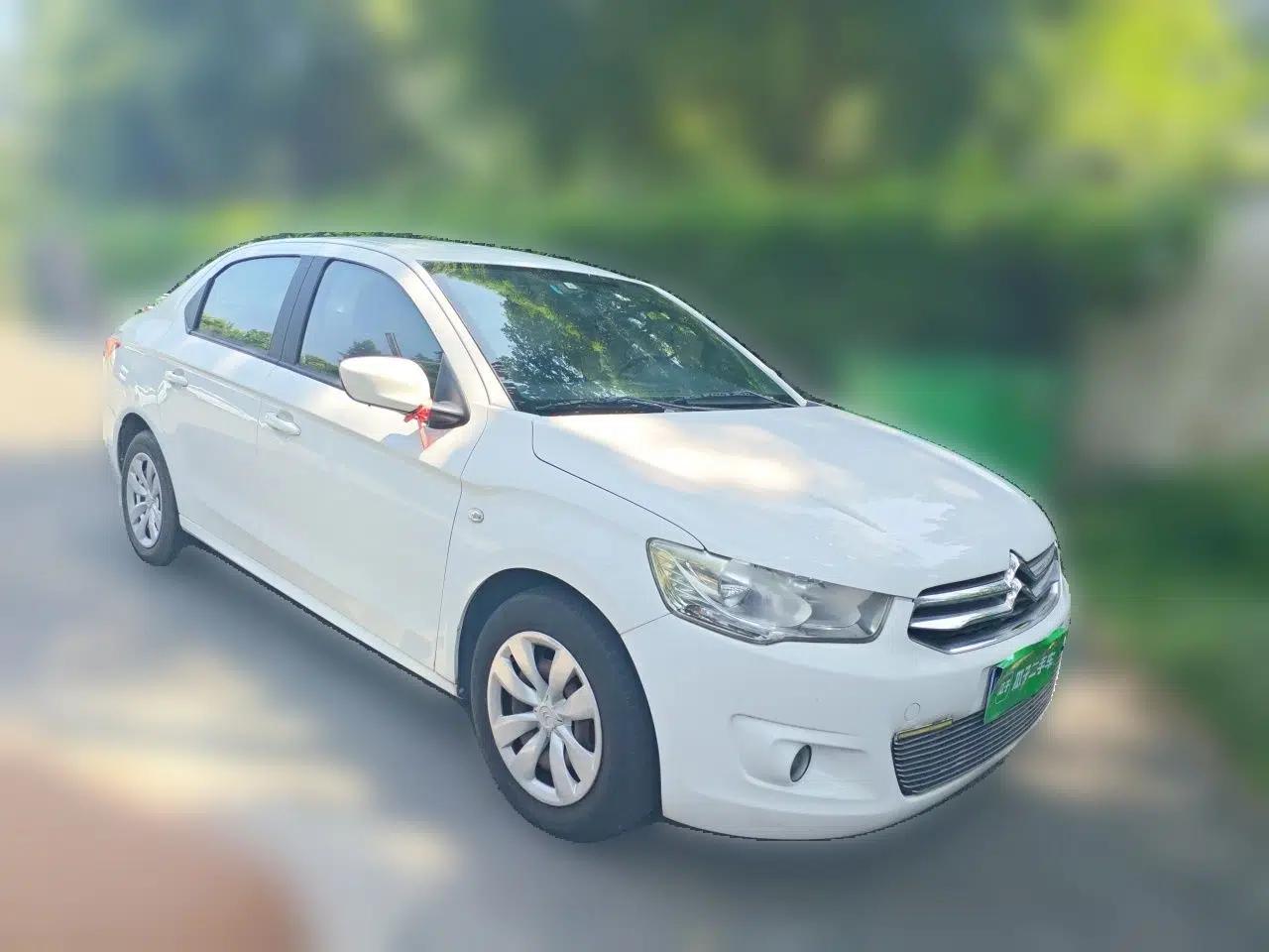 Citroen Elysee 2015 Zhishang Edition 1.6L Manual Fashion Model — миниатюра 3