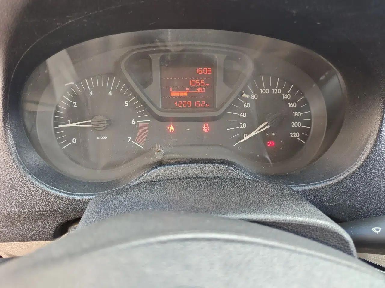 Citroen Elysee 2014 1.6L Manual Fashion Edition — миниатюра 11
