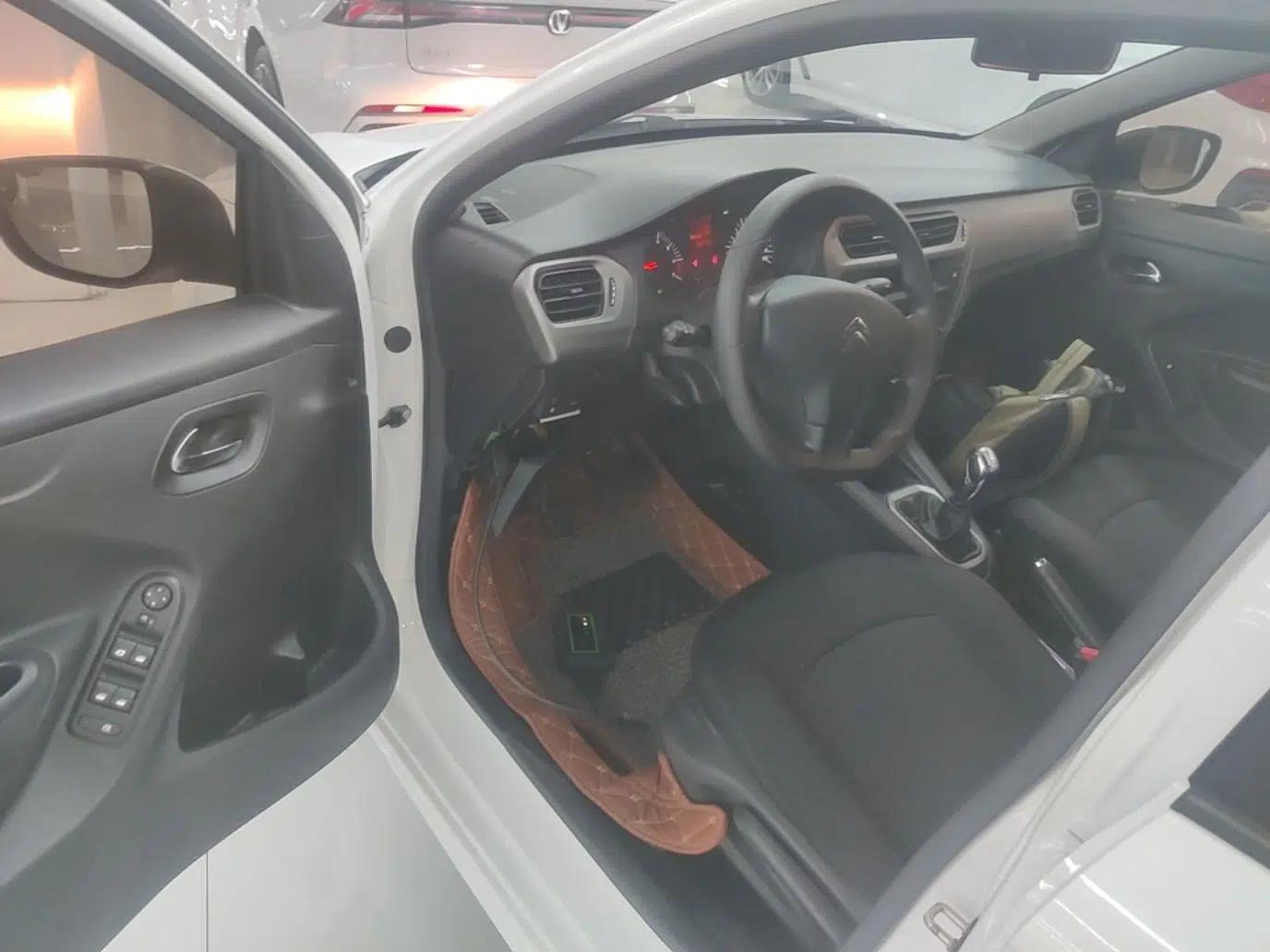Citroen Elysee 2014 1.6L Manual Fashion Edition — миниатюра 18