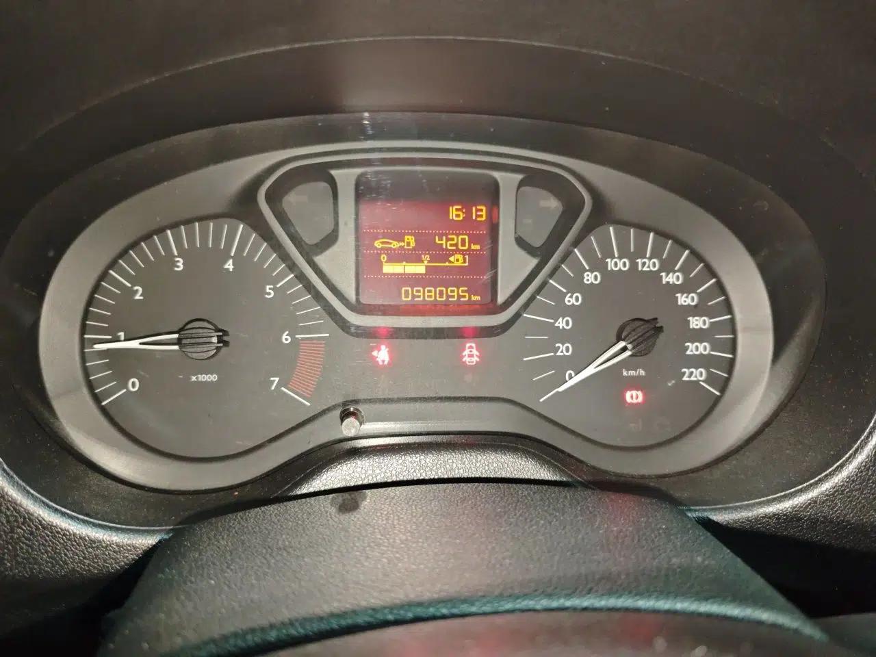 Citroen Elysee 2014 1.6L Manual Fashion Edition — миниатюра 11