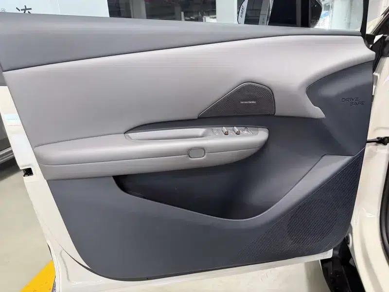 Lynk & Co Z20 2025 Model 530km RWD Pro — миниатюра 9