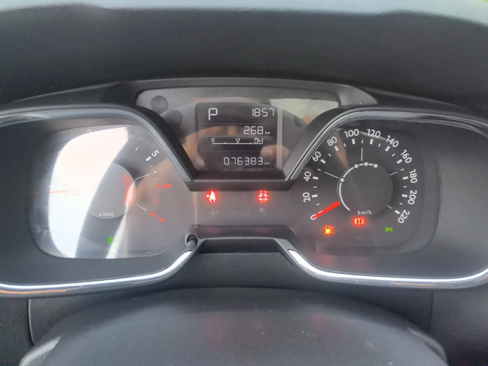 Citroen C4 Sega 2016 1.2THP Automatic Flagship Model — миниатюра 19