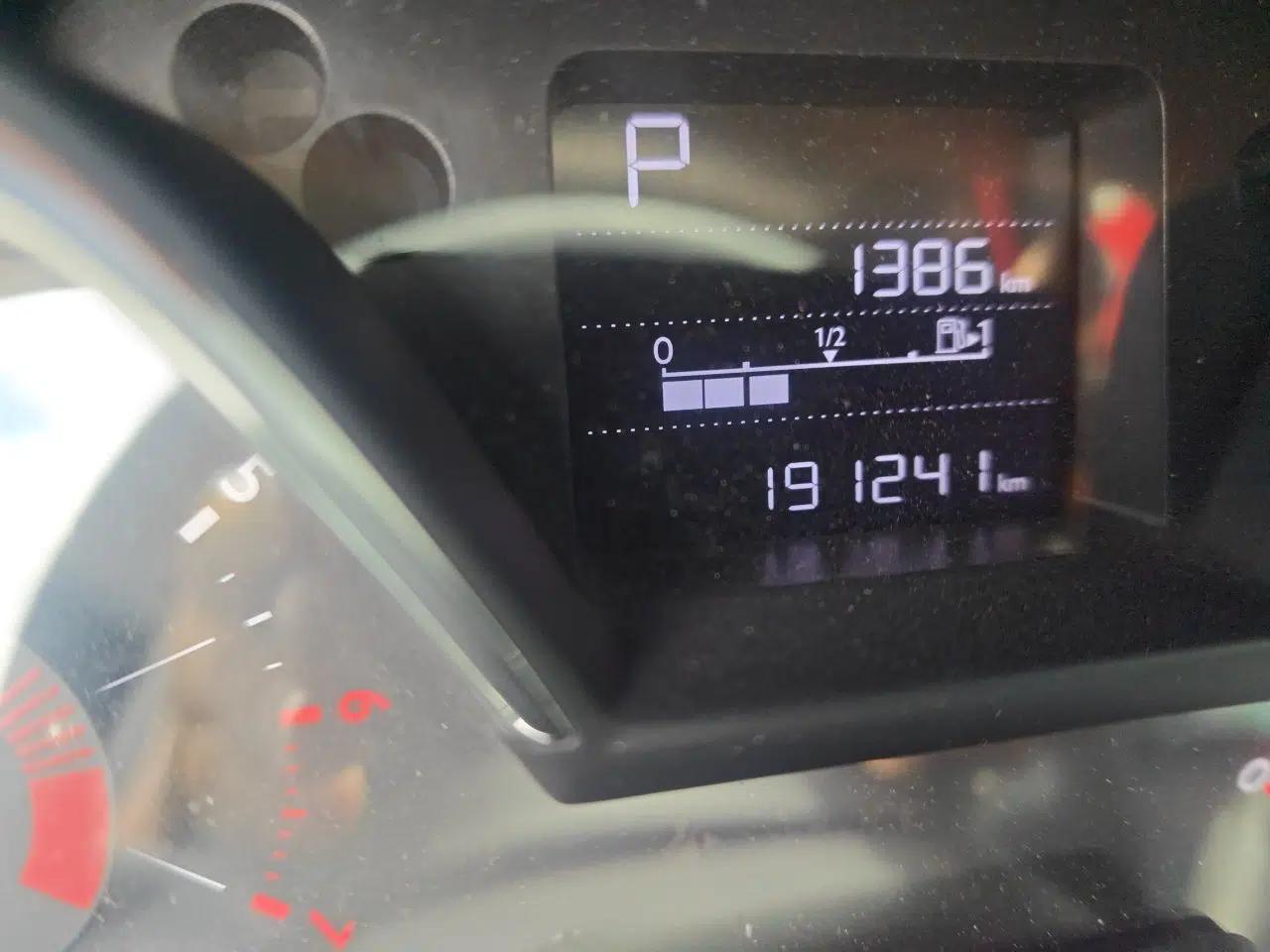 Citroen C4 Sega 2016 1.6L Automatic Comfort Model — миниатюра 12