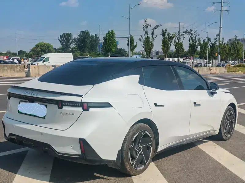 Lynk & Co 07 EM-P 2024 model, 126km long range, Halo — миниатюра 5