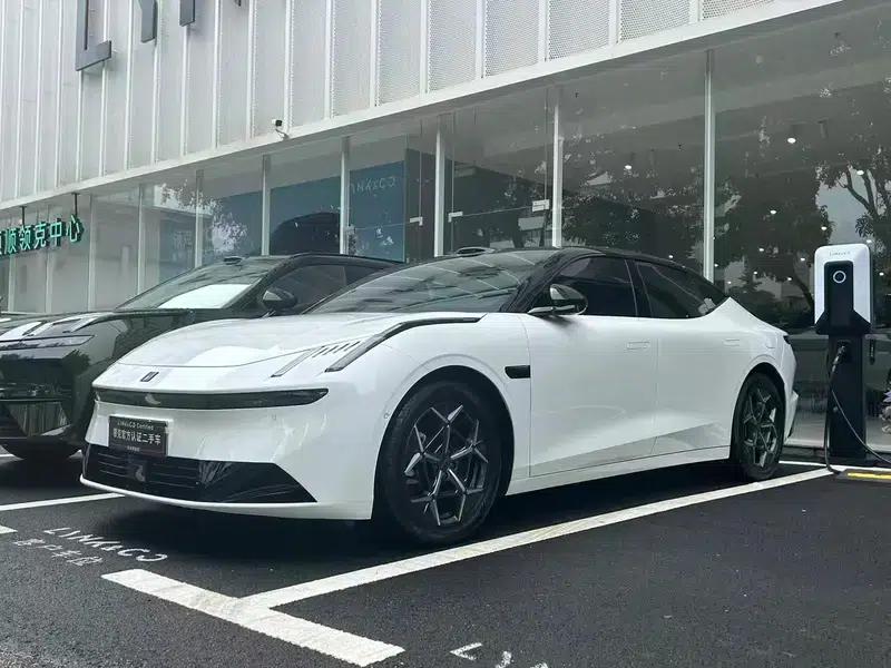 Lynk & Co 10 EM-P 2025 Model 120 AWD Ultra — миниатюра 1