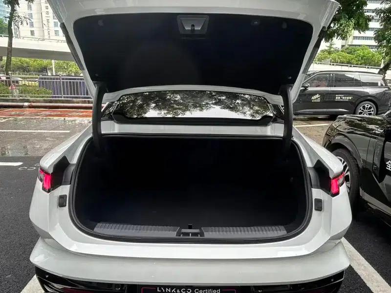 Lynk & Co 10 EM-P 2025 Model 120 AWD Ultra — миниатюра 12