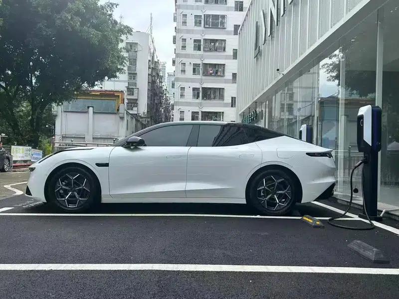 Lynk & Co 10 EM-P 2025 Model 120 AWD Ultra — миниатюра 3