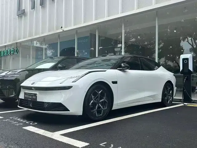 Lynk & Co 10 EM-P 2025 Model 120 AWD Ultra