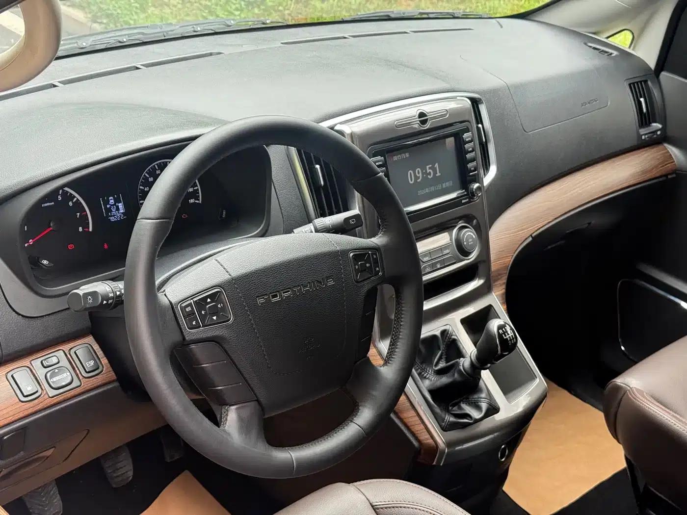 Lingzhi PLUS 2021 2.0L Manual Deluxe 7-Seater — миниатюра 11