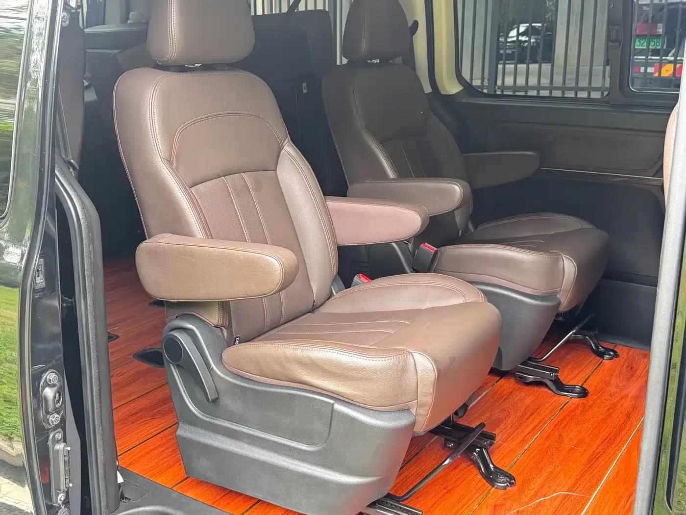 Lingzhi PLUS 2021 2.0L Manual Deluxe 7-Seater — миниатюра 12