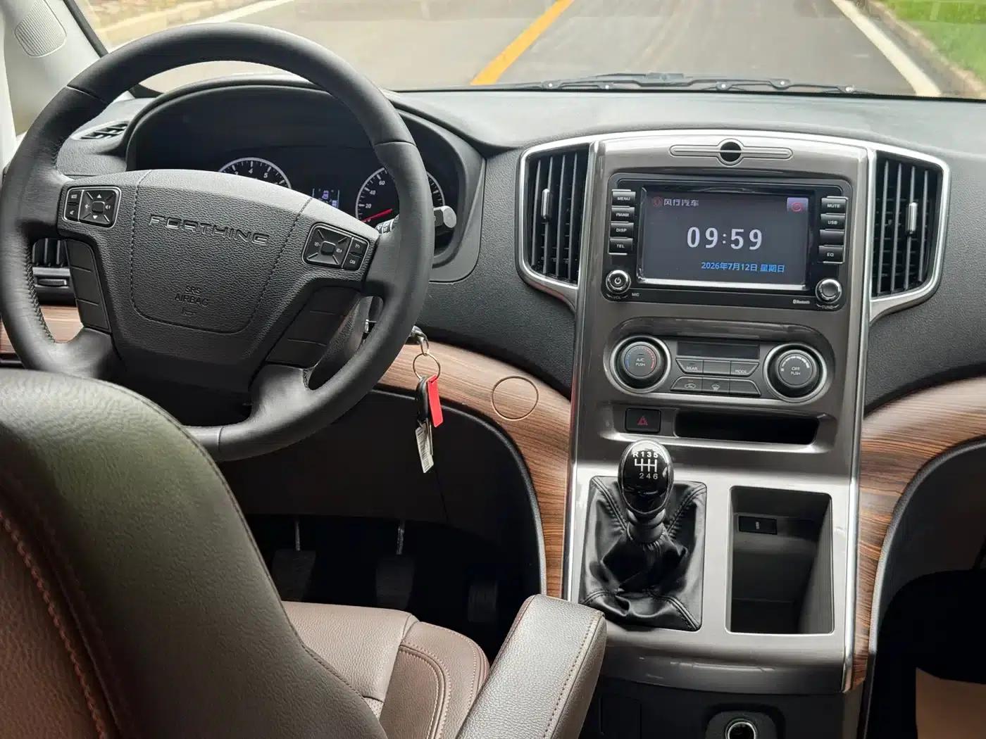 Lingzhi PLUS 2021 2.0L Manual Deluxe 7-Seater — миниатюра 18