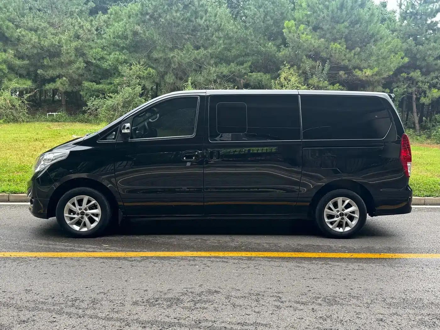Lingzhi PLUS 2021 2.0L Manual Deluxe 7-Seater — миниатюра 3