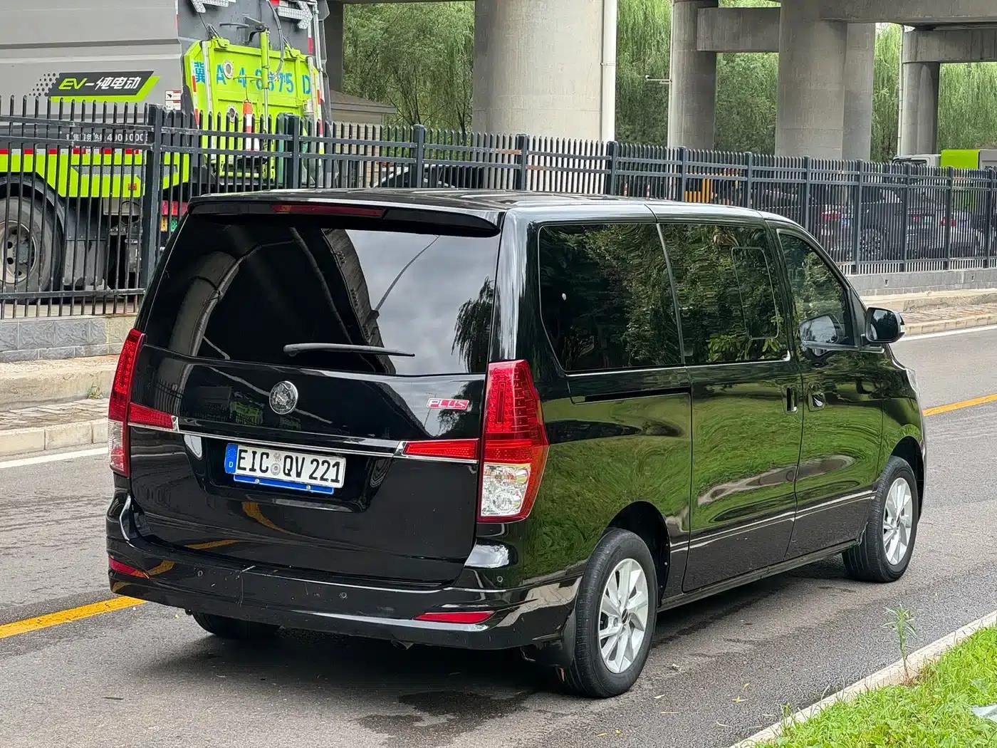 Lingzhi PLUS 2021 2.0L Manual Deluxe 7-Seater — миниатюра 5