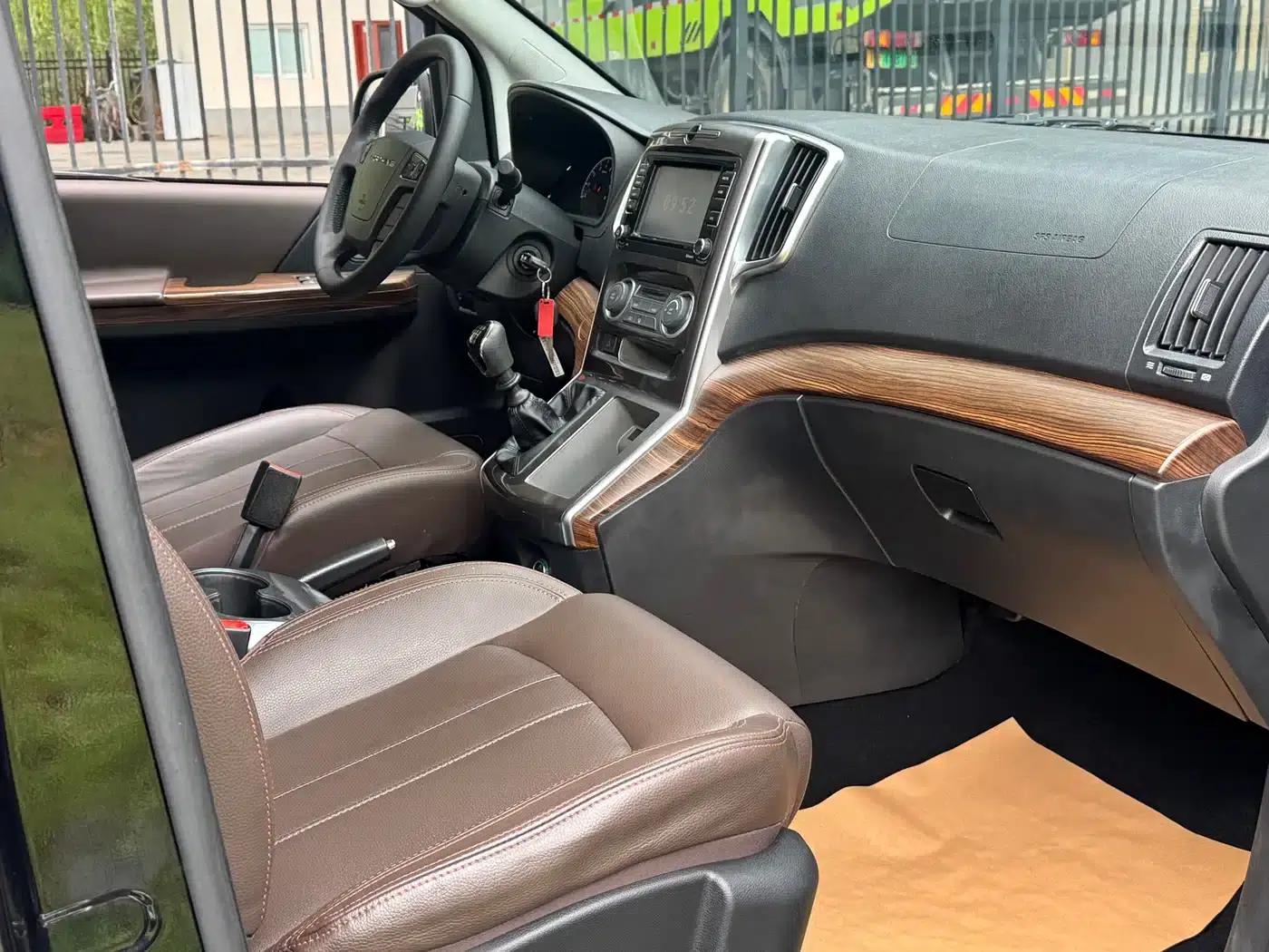 Lingzhi PLUS 2021 2.0L Manual Deluxe 7-Seater — миниатюра 7