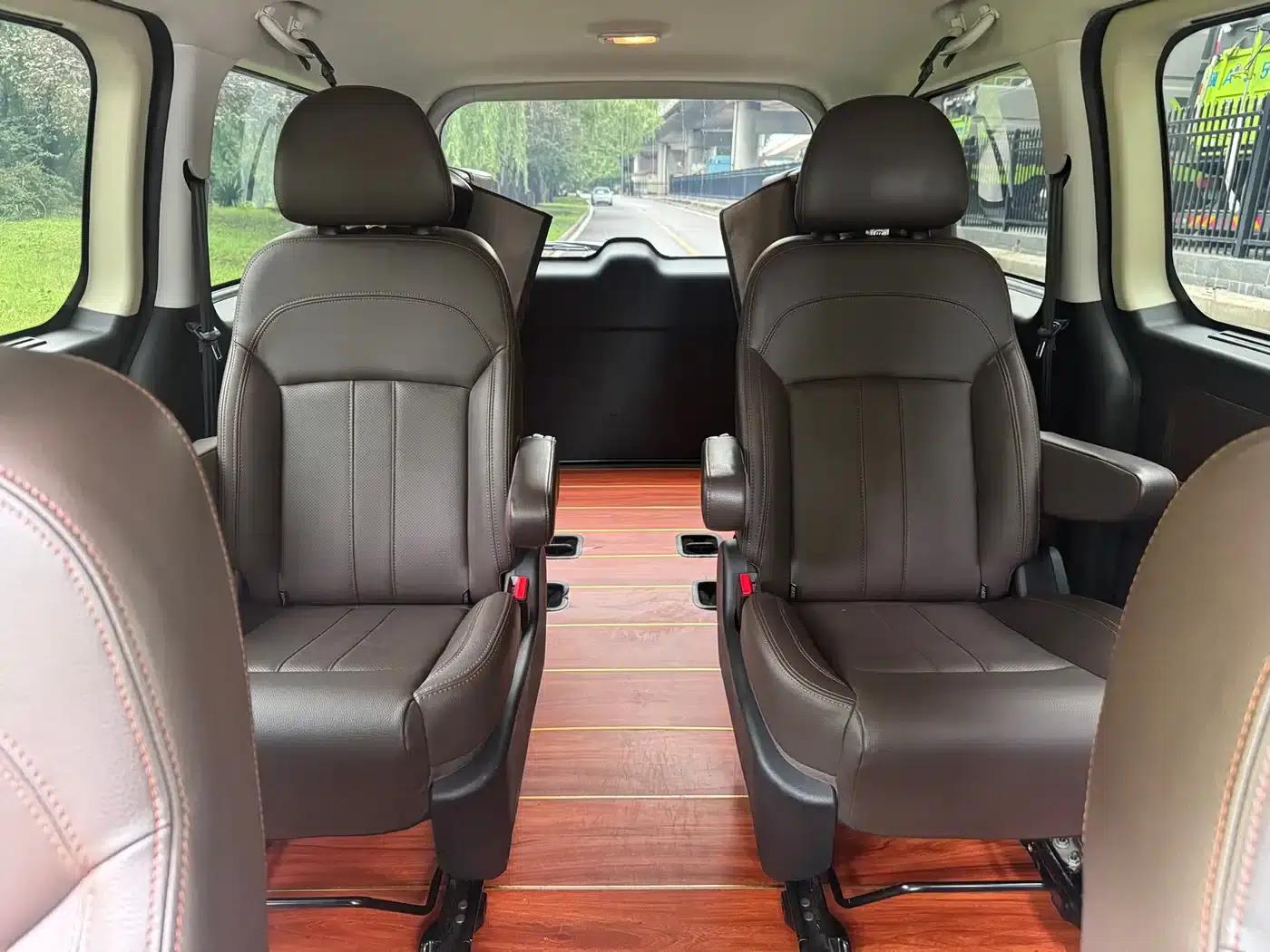 Lingzhi PLUS 2021 2.0L Manual Deluxe 7-Seater — миниатюра 9