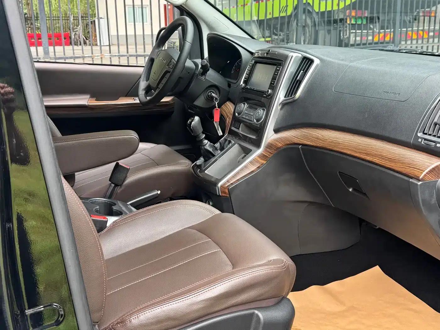 Lingzhi PLUS 2021 2.0L Manual Deluxe 7-Seater — миниатюра 10