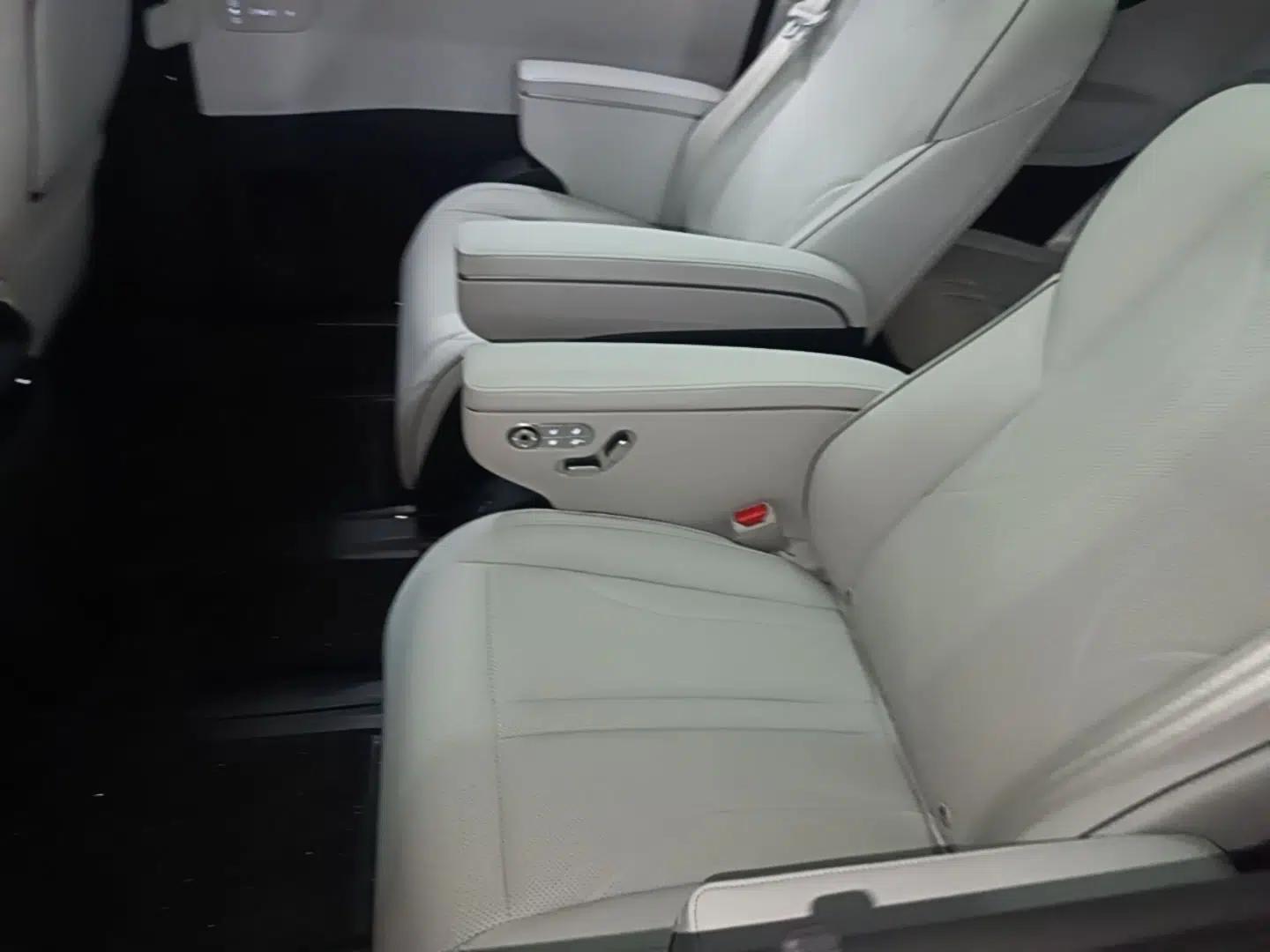 XPeng X9 2024 640 All-Wheel Drive High-Performance Max — миниатюра 28