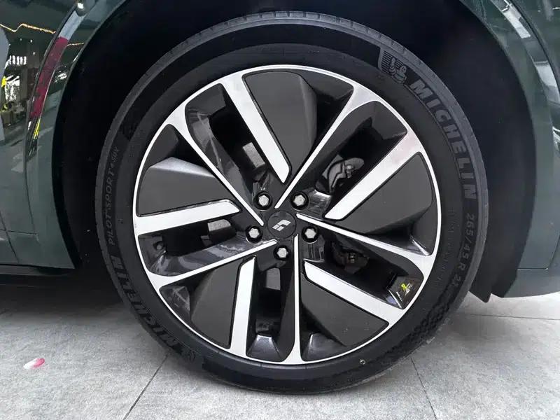 Li Auto L9 2022 Max Edition — миниатюра 8