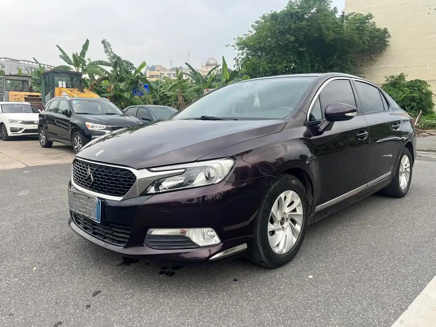 DS 5LS 2014 1.8L Automatic Comfort Edition VTi140 — миниатюра 1