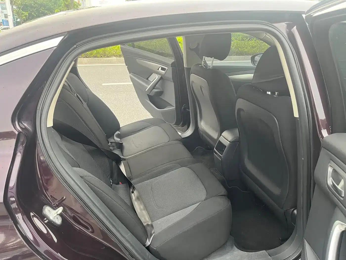 DS 5LS 2014 1.8L Automatic Comfort Edition VTi140 — миниатюра 12