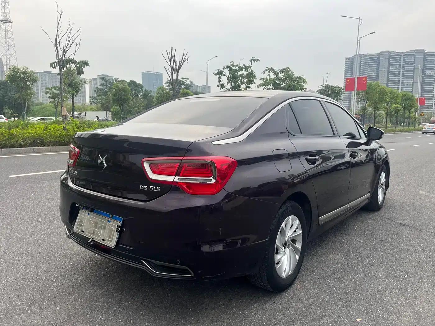 DS 5LS 2014 1.8L Automatic Comfort Edition VTi140 — миниатюра 8