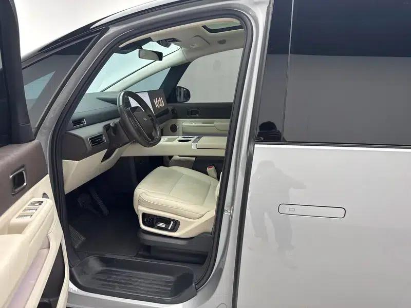 Li Auto MEGA 2024 Ultra Edition — миниатюра 17