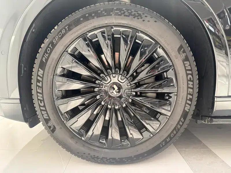 2026 Audi L90 Six-Seat Ultra+ — миниатюра 9
