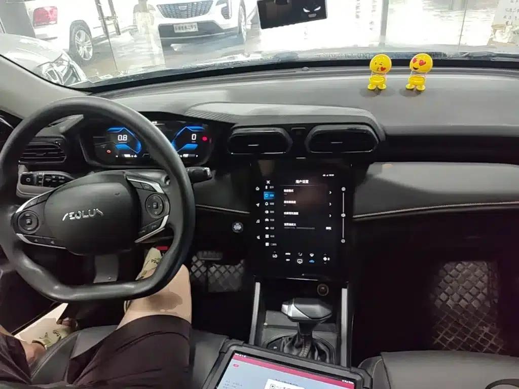 Aeolus Yixuan 2025 1.5L Automatic Luxury Edition — миниатюра 10