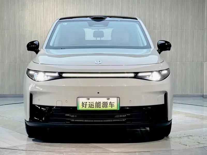 Leapmotor C10 2026 Range Extended Electric Vehicle 210 LiDAR Edition — миниатюра 2