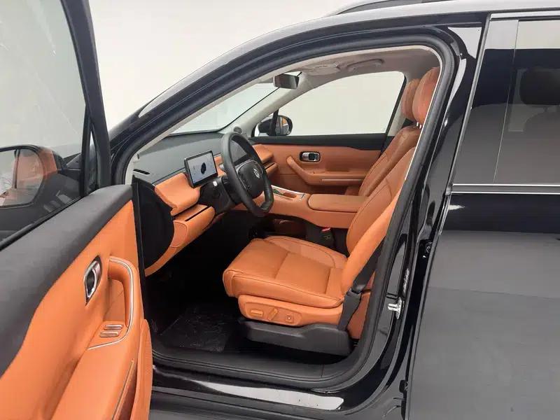 Leapmotor C16 2026 Range Extended Electric Vehicle, 280 LiDAR Smart Edition, 6-Seater — миниатюра 17