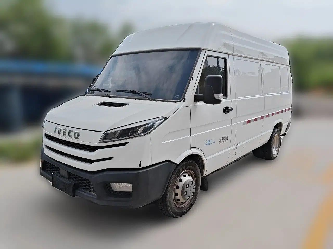 Iveco Daily 2023 2.5T V37 Van Long Wheelbase Mid-Roof Dual Tires Manual Doors 2-3 Seater — миниатюра 1