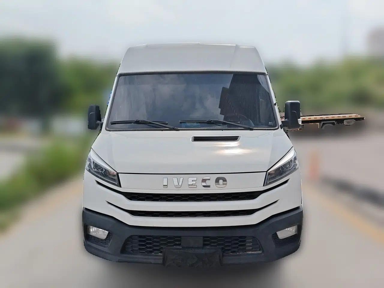 Iveco Daily 2023 2.5T V37 Van Long Wheelbase Mid-Roof Dual Tires Manual Doors 2-3 Seater — миниатюра 2