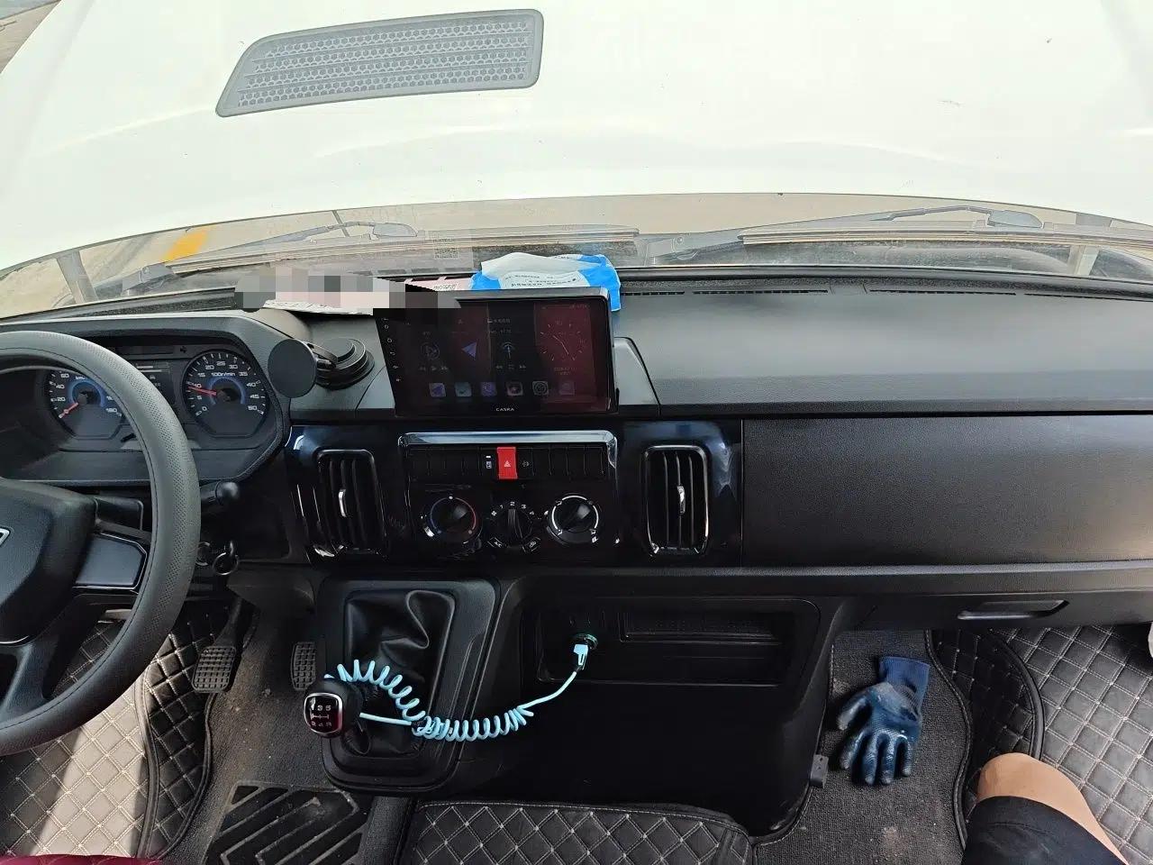Iveco Daily 2023 2.5T V37 Van Long Wheelbase Mid-Roof Dual Tires Manual Doors 2-3 Seater — миниатюра 9